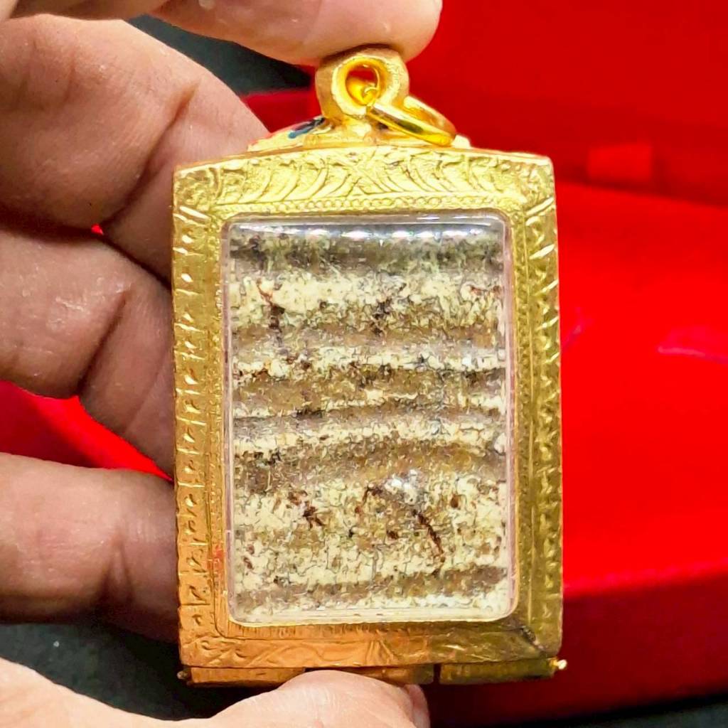 รูปสินค้า พระสมเด็จวัดระฆัง รุ่นพิเศษ ปี2564 เนื้อพระเก่า กรอบลงยาพรีเมียม