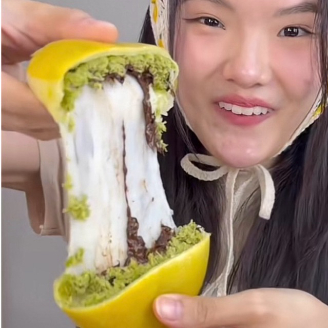 รูปสินค้า ขนมเปี๊ยะโมจิดูไบนูเทลล่า ไส้แน่น เค้กนุ่ม